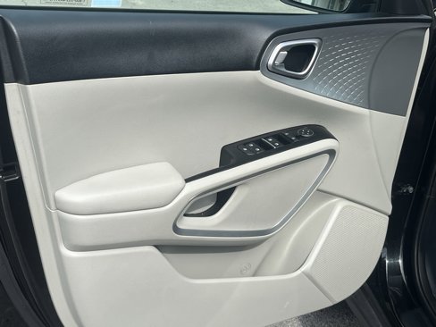 Used 2024 Kia Soul LX image 9