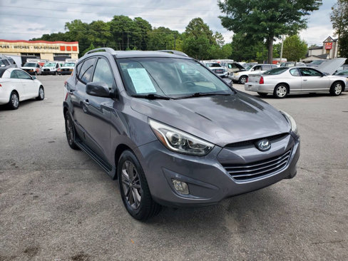 Used 2015 Hyundai Tucson SE image 1