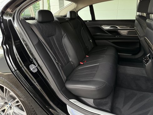 Used 2019 BMW 750i w/ Executive Package image 37