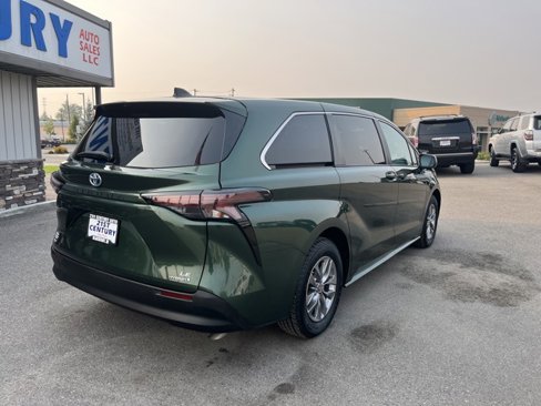 Used 2024 Toyota Sienna LE image 10