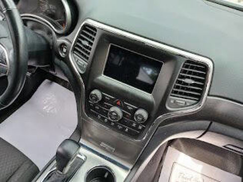 Used 2018 Jeep Grand Cherokee Laredo image 24