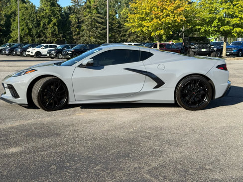 Used 2025 Chevrolet Corvette Stingray Preferred Cpe w/ Stealth Interior Trim Package image 4