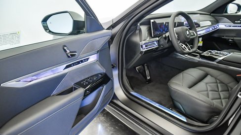 New 2026 BMW 740i w/ Premium Package image 24