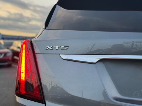 Used 2020 Cadillac XT5 Premium Luxury image 9