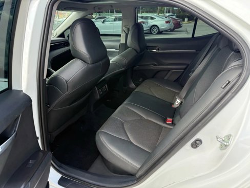 Used 2022 Toyota Camry XLE image 10