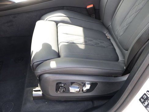 New 2026 BMW X7 M60i image 50