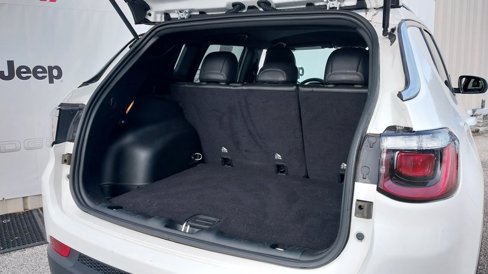 Certified 2024 Jeep Compass Latitude image 9