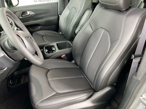 New 2025 Chrysler Pacifica Select image 21