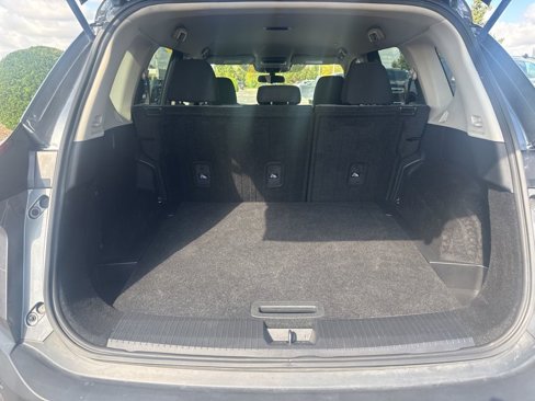 Used 2023 Nissan Rogue SV image 11
