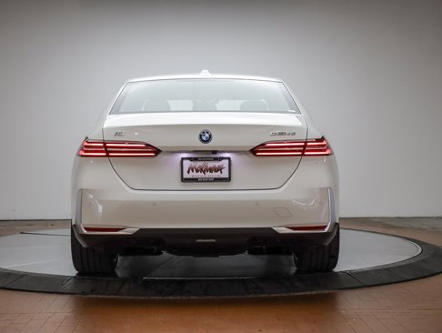 New 2026 BMW i5 eDrive40 w/ Premium Package image 7