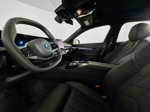 Used 2025 BMW i5 eDrive40i image 21