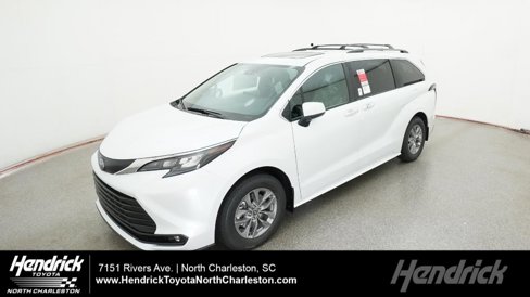 New 2025 Toyota Sienna XLE image 1