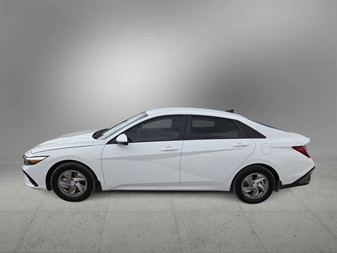 Certified 2025 Hyundai Elantra SE image 5