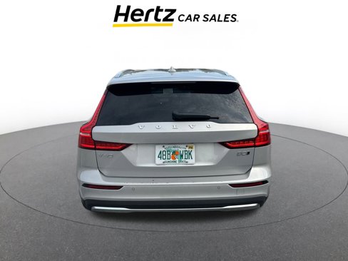 Used 2025 Volvo V60 B5 Cross Country Plus image 5