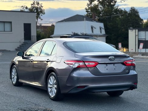 Used 2018 Toyota Camry L image 5