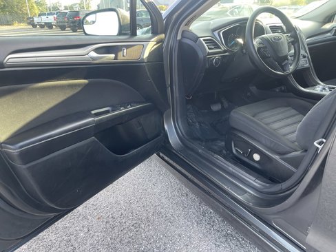 Used 2018 Ford Fusion SE image 10