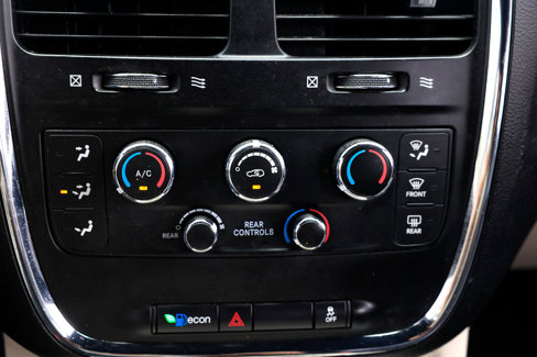 Used 2020 Dodge Grand Caravan SXT image 32