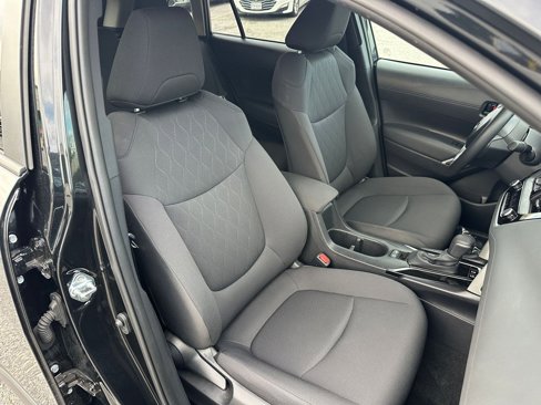 Used 2025 Toyota Corolla Cross LE image 35