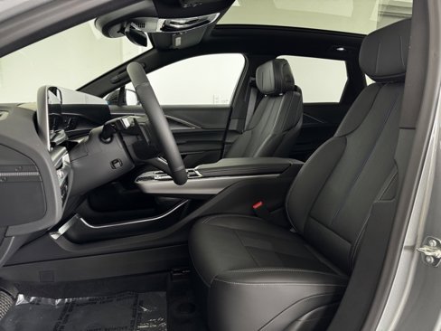 New 2025 Cadillac Lyriq Luxury image 4