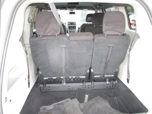 Used 2016 Dodge Grand Caravan SE image 18