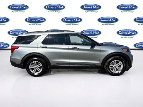 Used 2024 Ford Explorer XLT w/ Equipment Group 202A image 9