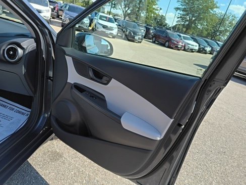 Used 2022 Hyundai Kona SEL w/ Cargo Package image 17