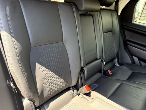 Used 2016 Land Rover Discovery Sport SE image 8