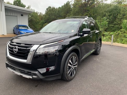 Used 2024 Nissan Pathfinder Platinum image 4