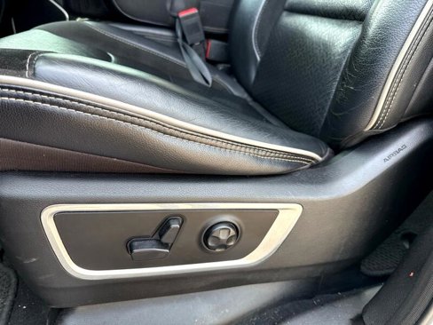 Used 2019 RAM 1500 Laramie image 12