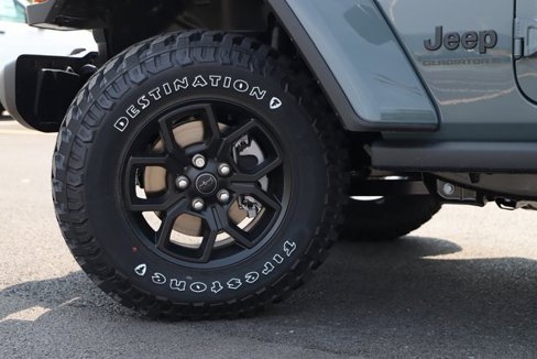 New 2025 Jeep Gladiator Willys image 3