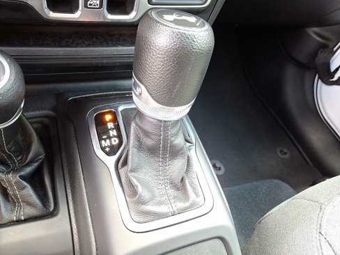 Used 2024 Jeep Wrangler Sport S image 14