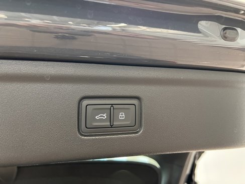 New 2025 Audi A6 e-tron Premium Plus image 18