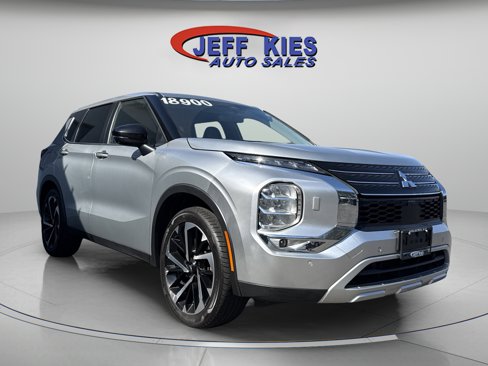 Used 2022 Mitsubishi Outlander SE image 2