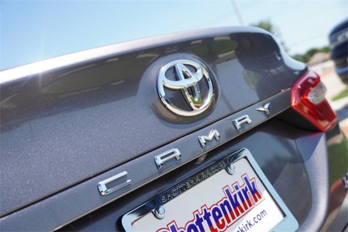 Used 2018 Toyota Camry LE image 10