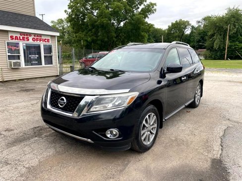Used 2016 Nissan Pathfinder SV image 1