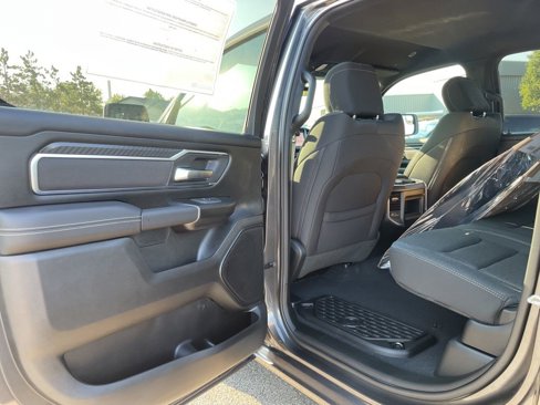 New 2026 RAM 1500 4x4 Crew Cab image 27