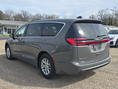 New 2025 Chrysler Pacifica Select w/ Uconnect Theater Family Group image 2