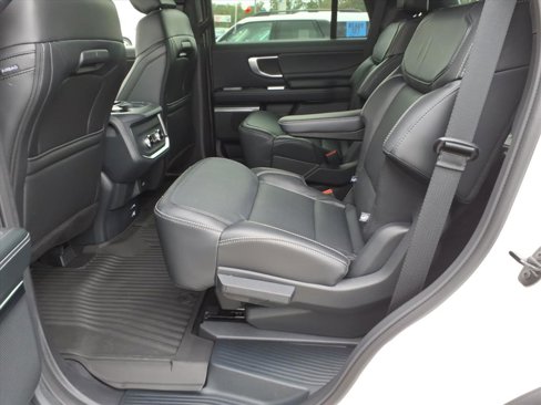 New 2025 Ford Expedition Platinum w/ Stealth Appearance Package image 11