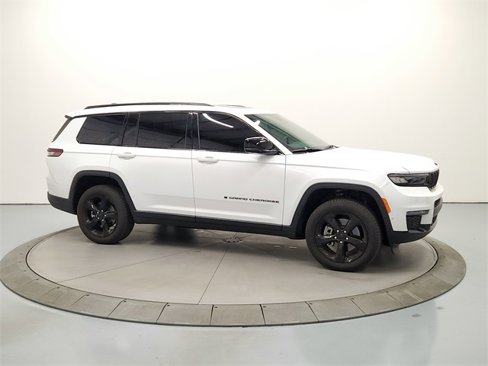 Used 2025 Jeep Grand Cherokee L Limited w/ Luxury Tech Group II image 9