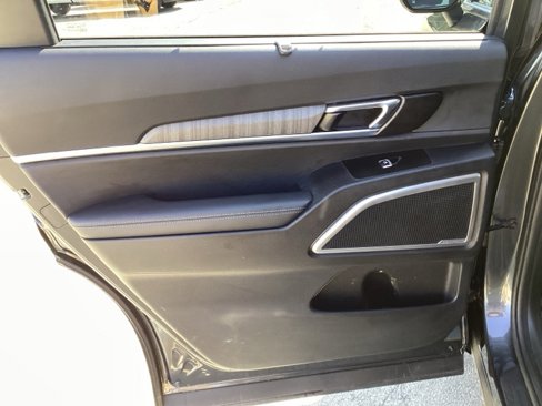 Used 2024 Kia Telluride EX image 17
