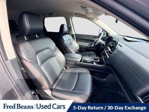 Used 2024 Nissan Pathfinder SL w/ Black Appearance Package image 30