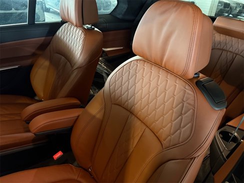 New 2026 BMW X7 M60i image 9