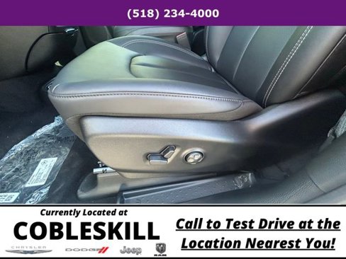 New 2026 Chrysler Pacifica Select image 17