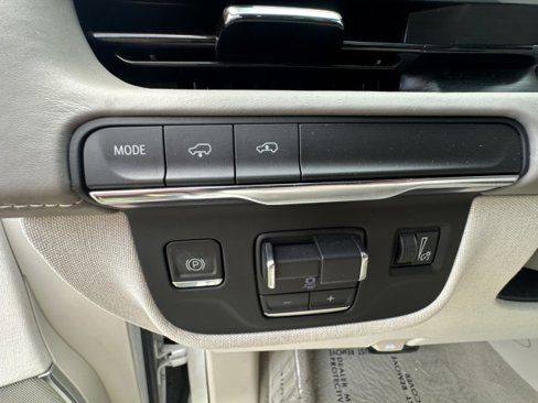 Used 2021 Cadillac Escalade ESV Premium Luxury Platinum image 27