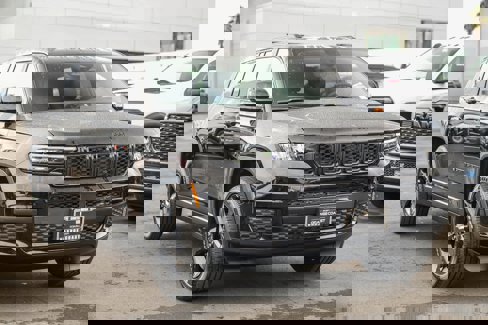 New 2025 Jeep Grand Cherokee L Altitude image 4