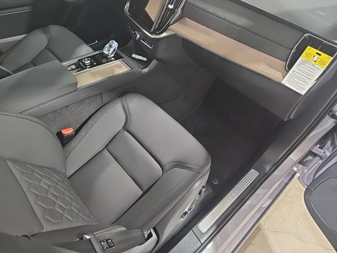 New 2026 Volvo XC90 B6 Plus image 22