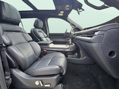 New 2025 Lincoln Navigator Reserve image 14