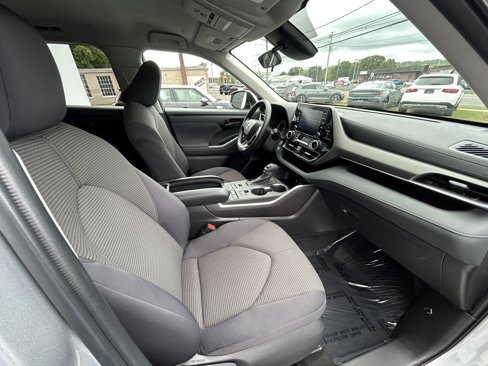 Used 2022 Toyota Highlander L image 11