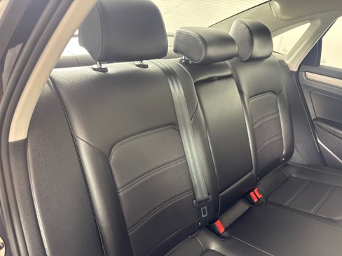 Used 2022 Volkswagen Passat 2.0T SE image 25