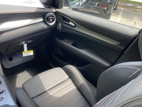 New 2025 Alfa Romeo Stelvio Sprint image 48